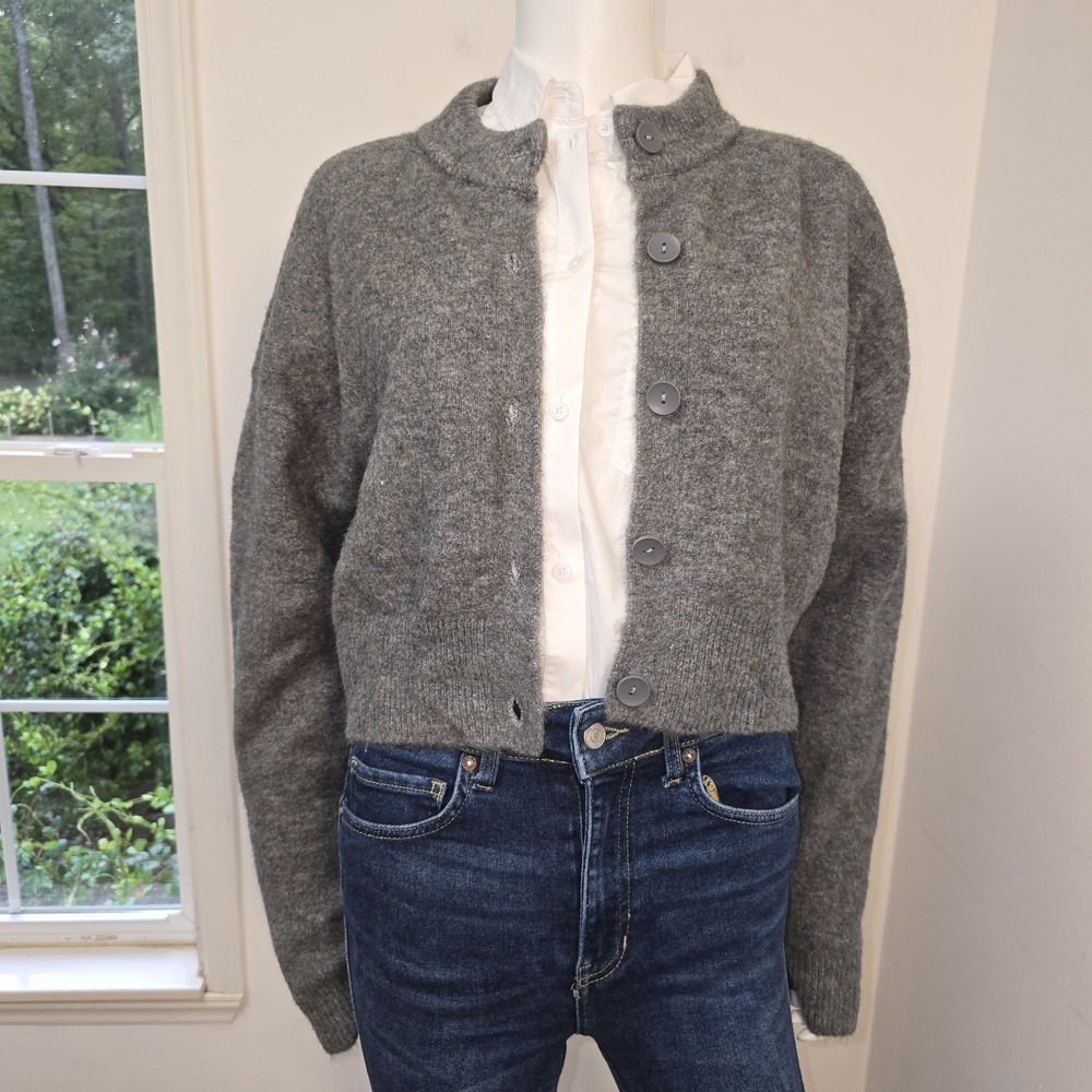 Zara Cozy Gray Cropped Cardigan Sweater Size L Crewneck Button Front Minimalist